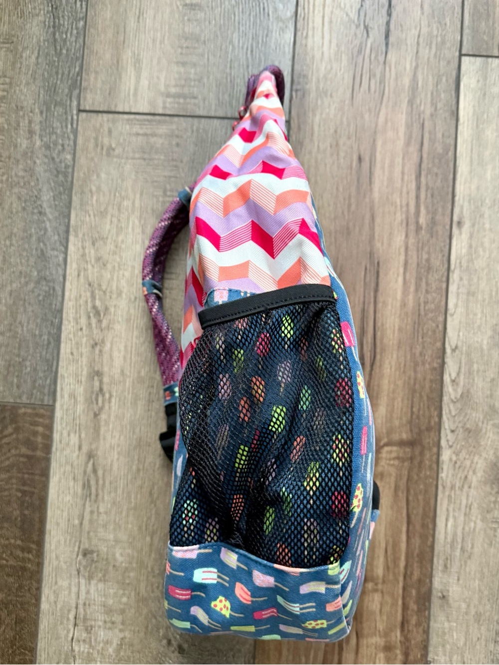 Kavu Paxton Sling Bag Summer Popsicle - Picture 3 of 5